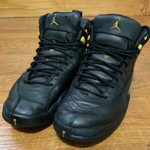 Jordan Men's Black and Gold Sneakers
